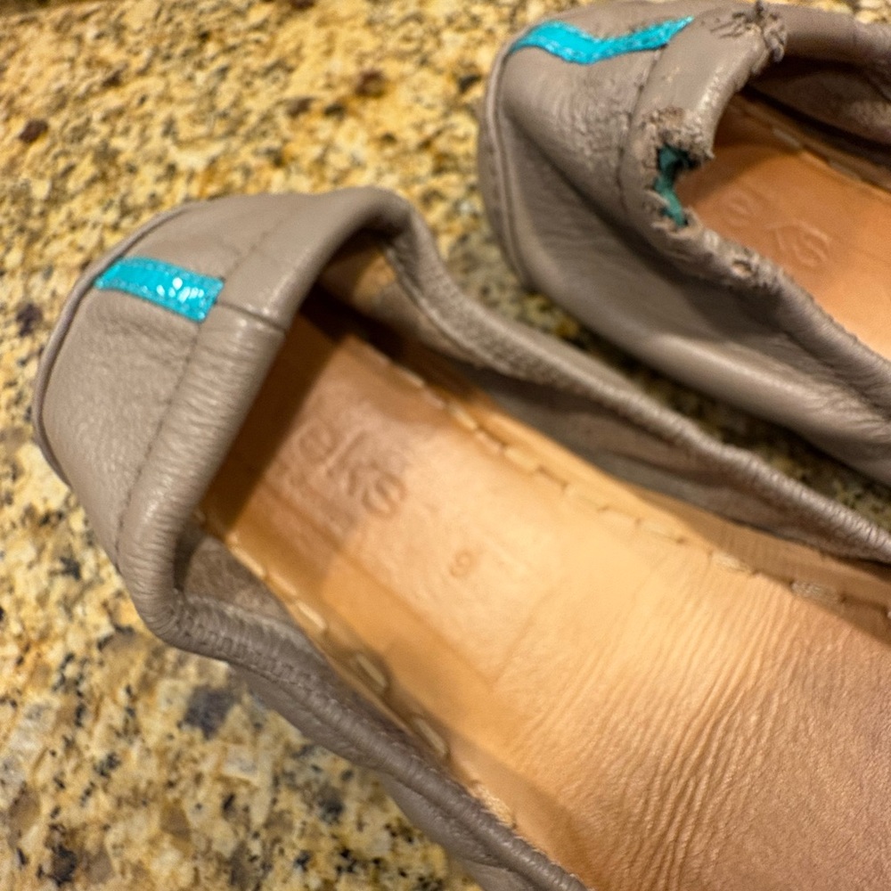 Tieks Taupe Ballet Slippers / Flats Size 9  *Please Read* - Picture 3 of 9